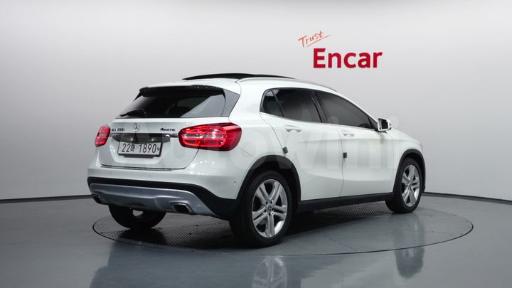 Mercedes-Benz GLA Class 2015 — 2