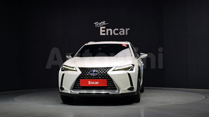 Lexus UX 2019 — 3