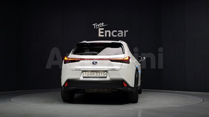 Lexus UX 2019 — 4