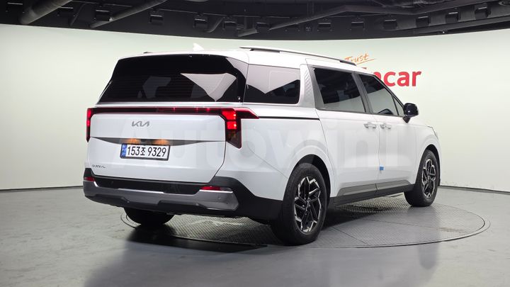 Kia Carnival 2025 — 2