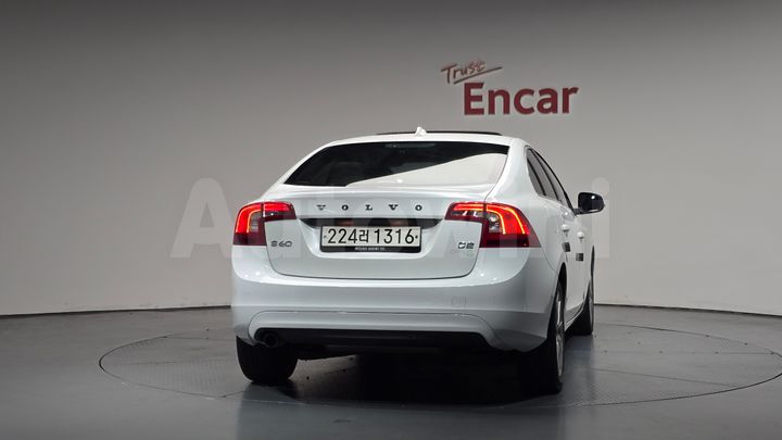 Volvo S60 2014 — 3