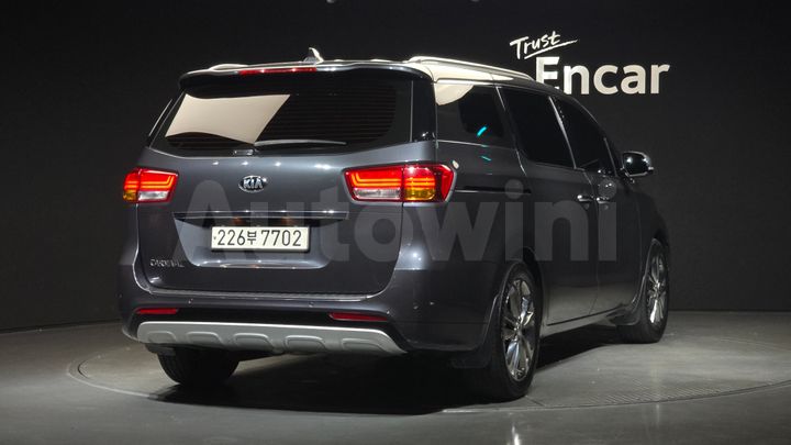 Kia Carnival 2017 — 2