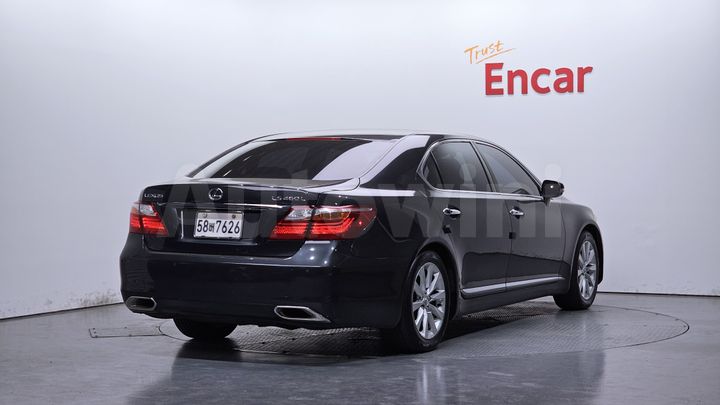 Lexus LS 2011 — 2