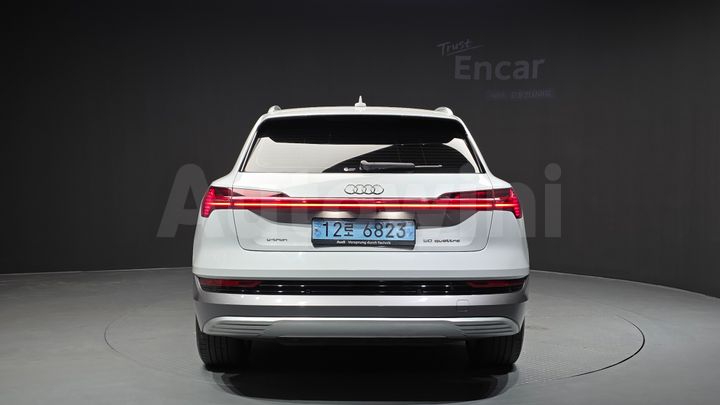 Audi e-tron 2022 — 4