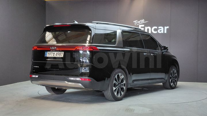 Kia Carnival 2023 — 2