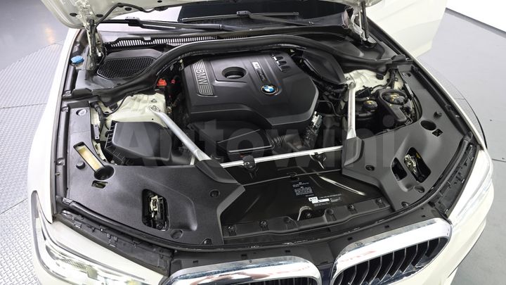 BMW 5 Series 2018 — 5