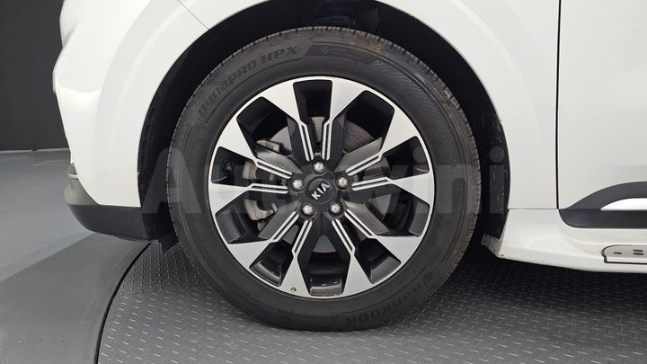 Kia Carnival 2021 — 5