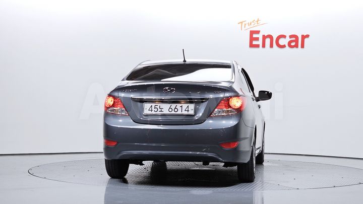 Hyundai Accent 2012 — 4