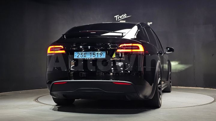 Tesla Model X 2023 — 4