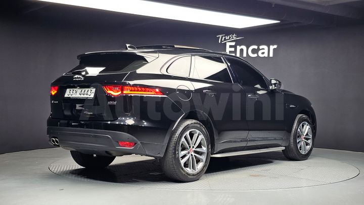 Jaguar F PACE