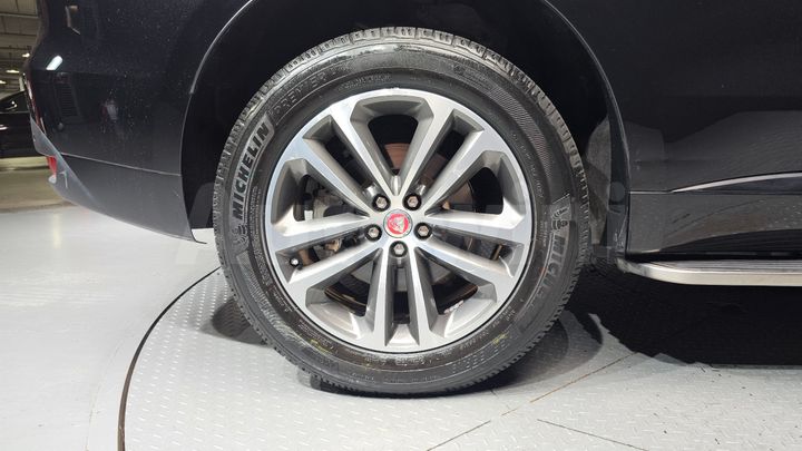 Jaguar F PACE
