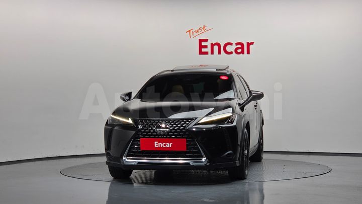Lexus UX 2024 — 3