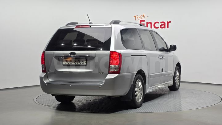 Kia Carnival 2011 — 2