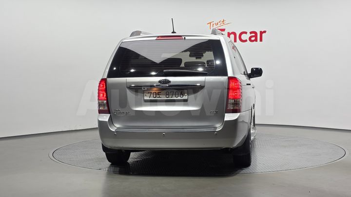 Kia Carnival 2011 — 4