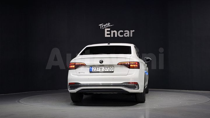 Volkswagen Jetta 2023 — 4