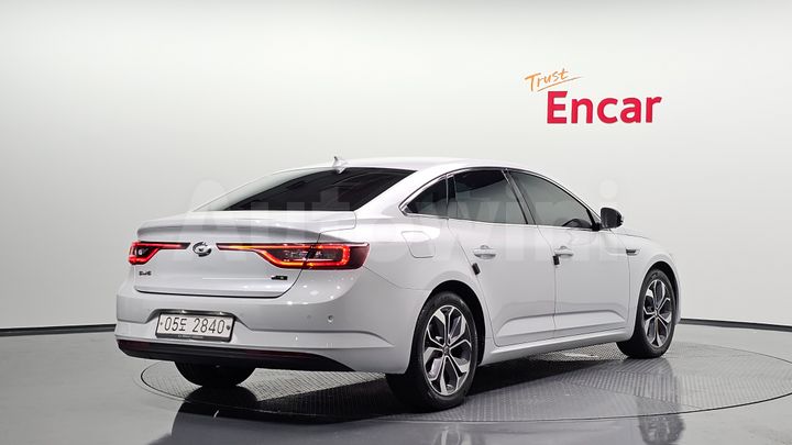 Renault SM6