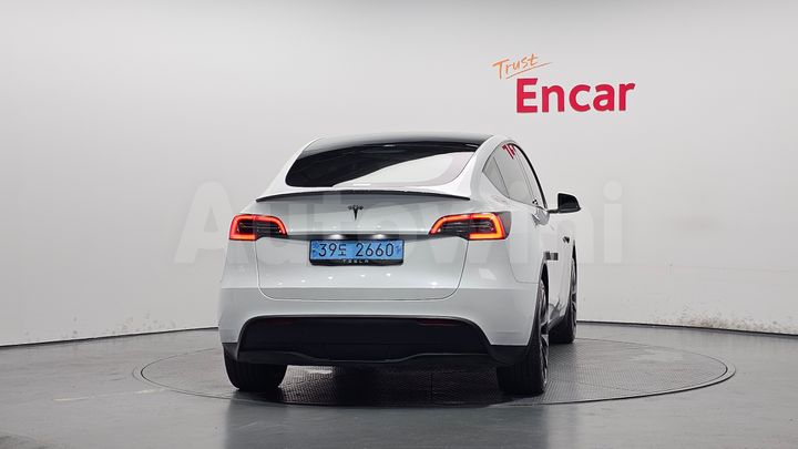 Tesla Model Y 2023 — 4