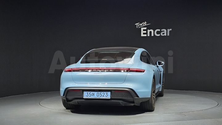 Porsche Taycan 2024 — 4