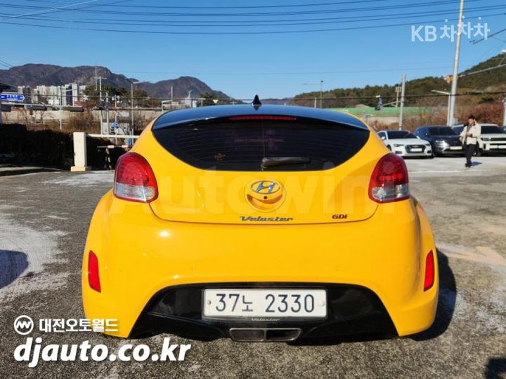 Hyundai Veloster 2012 KMHTE61DBCU054290 — 4