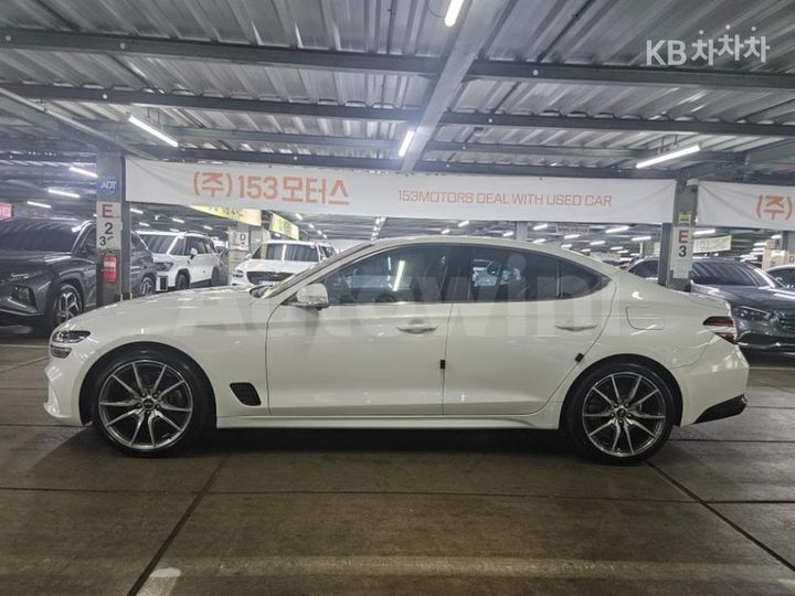 Genesis G70 2021 KMTG341ABMU083696 — 3