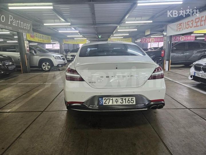 Genesis G70 2021 KMTG341ABMU083696 — 5