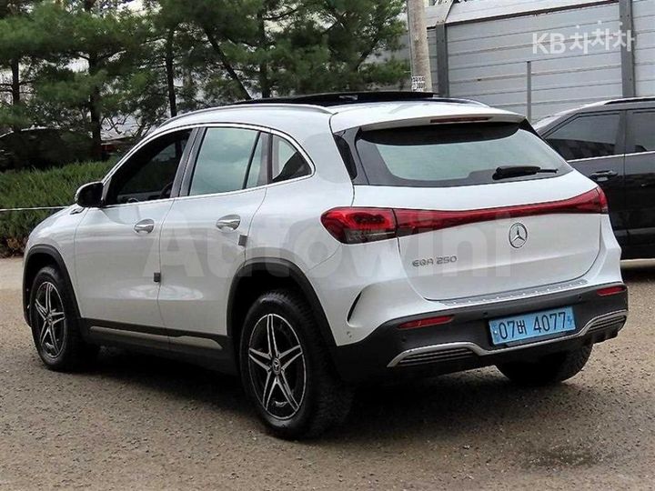 Mercedes Benz EQA 2022 — 3