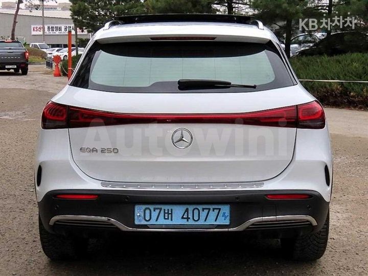 Mercedes Benz EQA 2022 — 4
