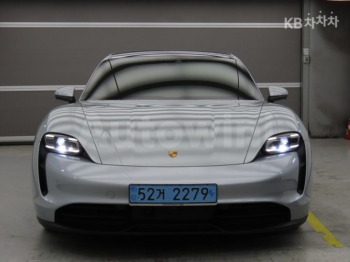 Porsche Taycan 2022 — 2