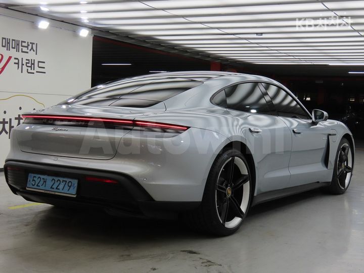 Porsche Taycan 2022 — 3