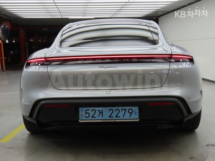 Porsche Taycan 2022 — 4