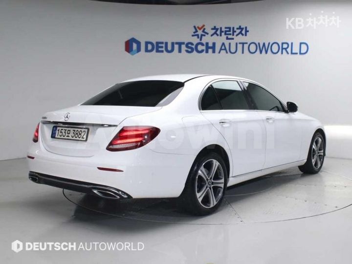 Mercedes-Benz E Class 2019 WDDZF0EB3KA492350 — 4