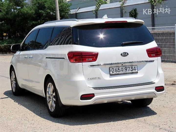 Kia Carnival 2019 KNAMC81ABKS565069 — 3