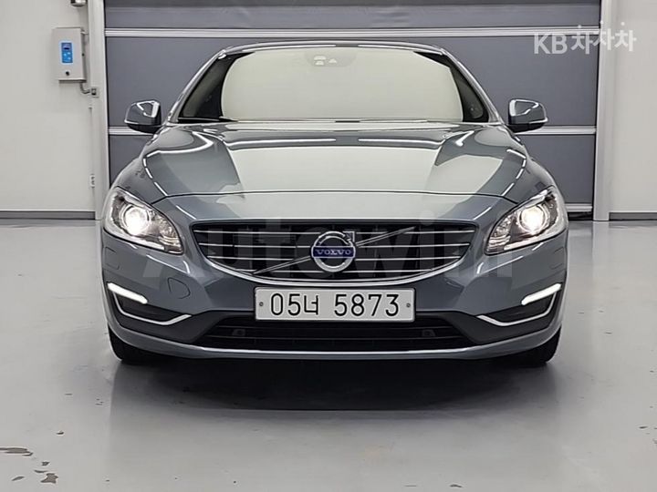 Volvo S60 2018 — 2