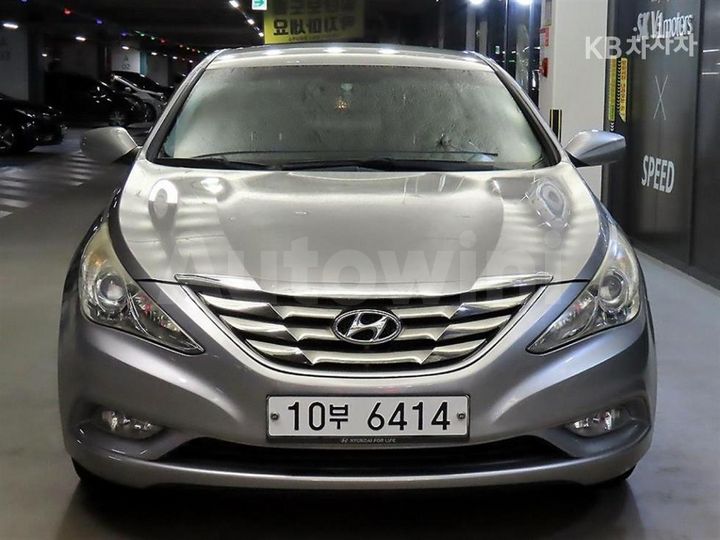 Hyundai Sonata 2010 KMHEC41MBAA154842 — 2