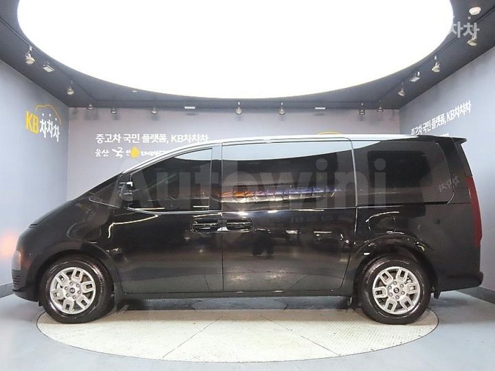 Hyundai Staria 2025 — 5