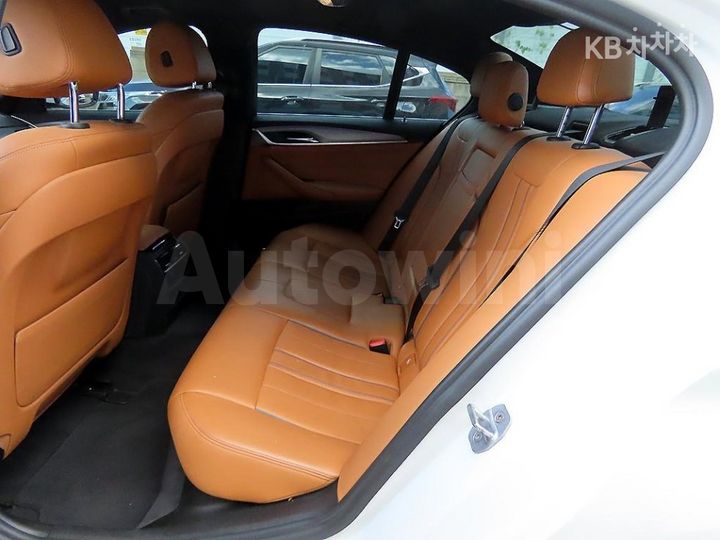 BMW 5 Series 2018 WBAJD3103JG970567 — 5