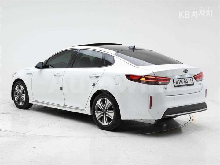 Kia K5 2016 KNAGW41CBGA000626 — 4