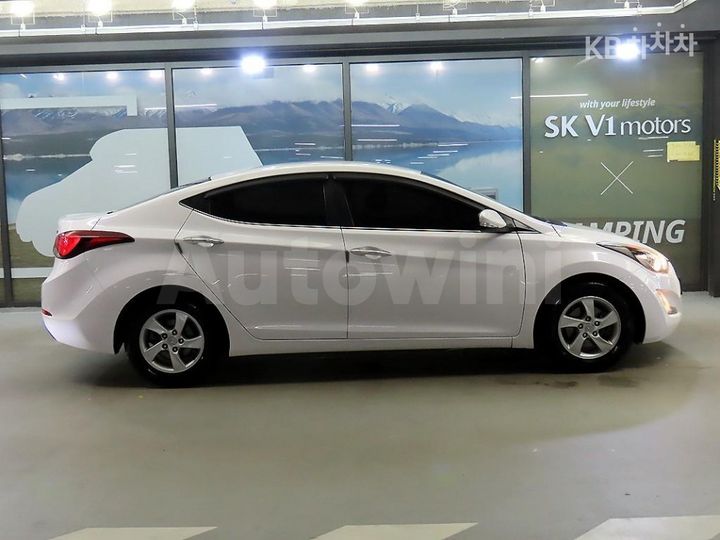 Hyundai Avante 2015 — 3