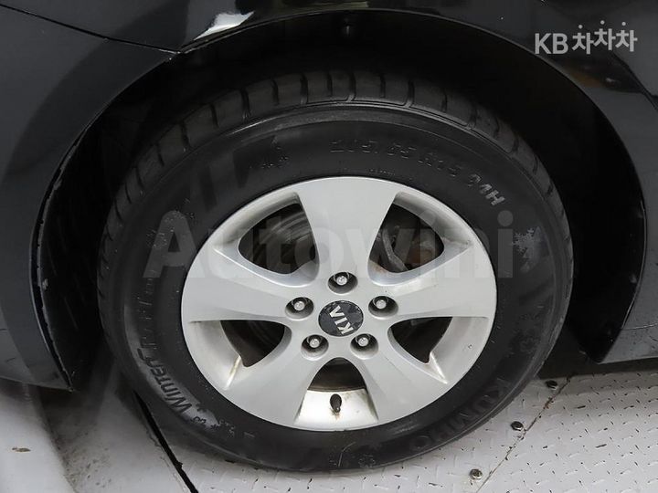 Kia K5 2015 KNAGN418BFA533438 — 5
