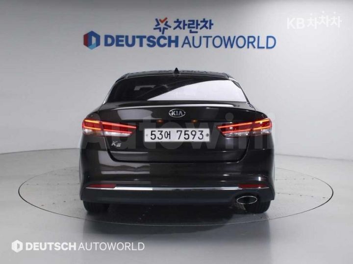 Kia K5 2016 KNAGX411BGA016997 — 4