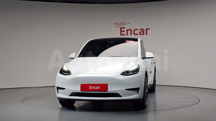 Tesla Model Y 2024 — 2