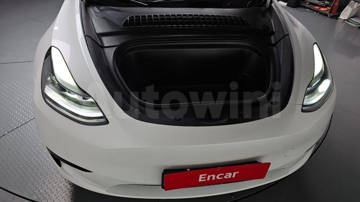 Tesla Model Y 2024 — 5