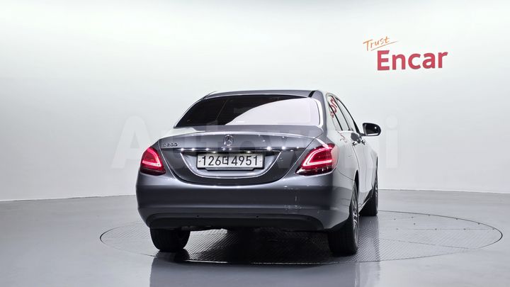 Mercedes Benz C Class 2019 — 4