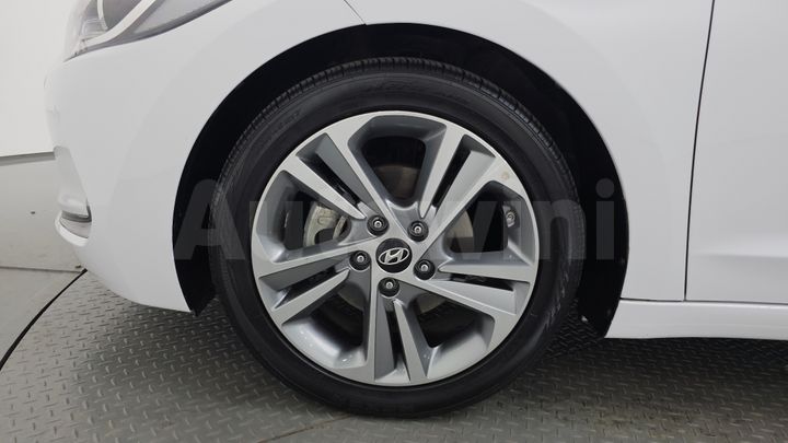 Hyundai Avante 2018 — 4