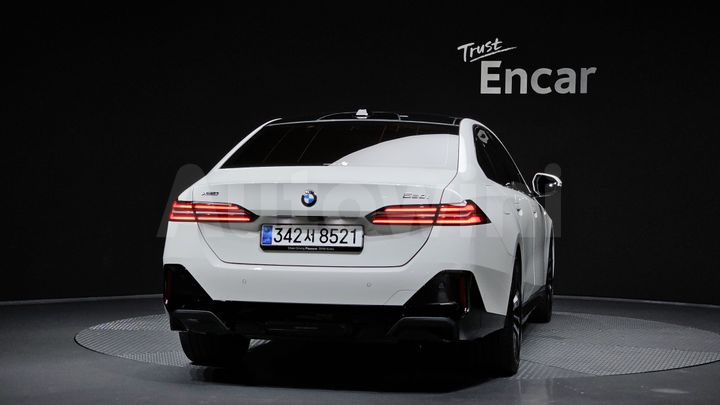 BMW 5 Series 2025 — 4