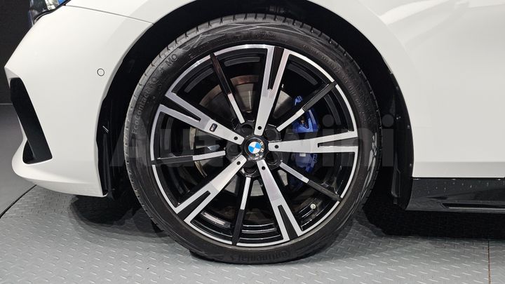 BMW 5 Series 2025 — 5