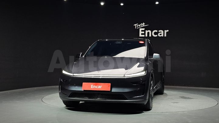 Tesla Model Y 2025 — 3