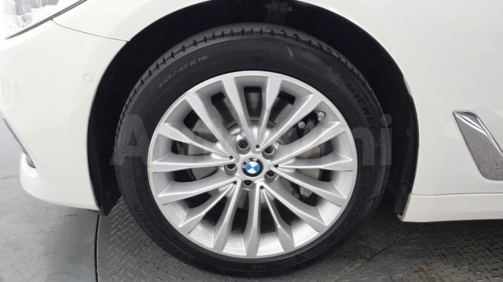 BMW 5 Series 2018 — 5