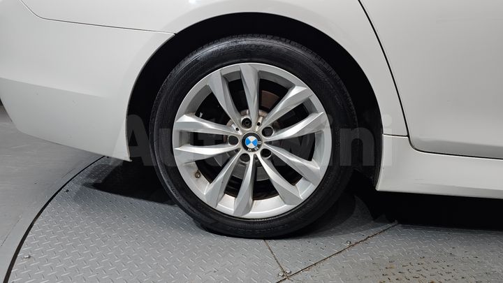 BMW 5 Series 2016 — 5