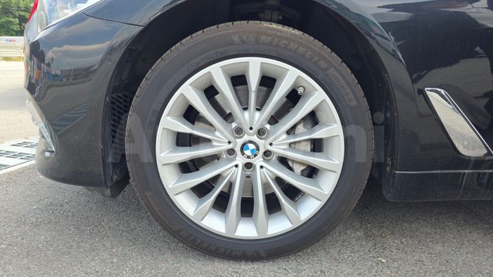 BMW 5 Series 2019 — 5